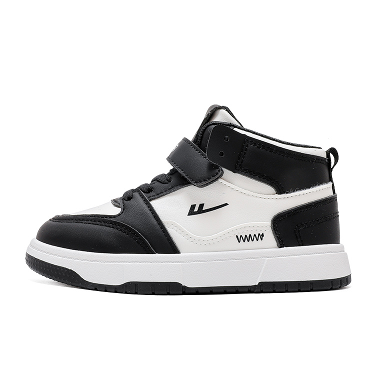Детские высокие повседневные кроссовки Kids' WARRIOR, черный/белый
Детские высокие повседневные кроссовки Kids' WARRIOR, черный/белый
