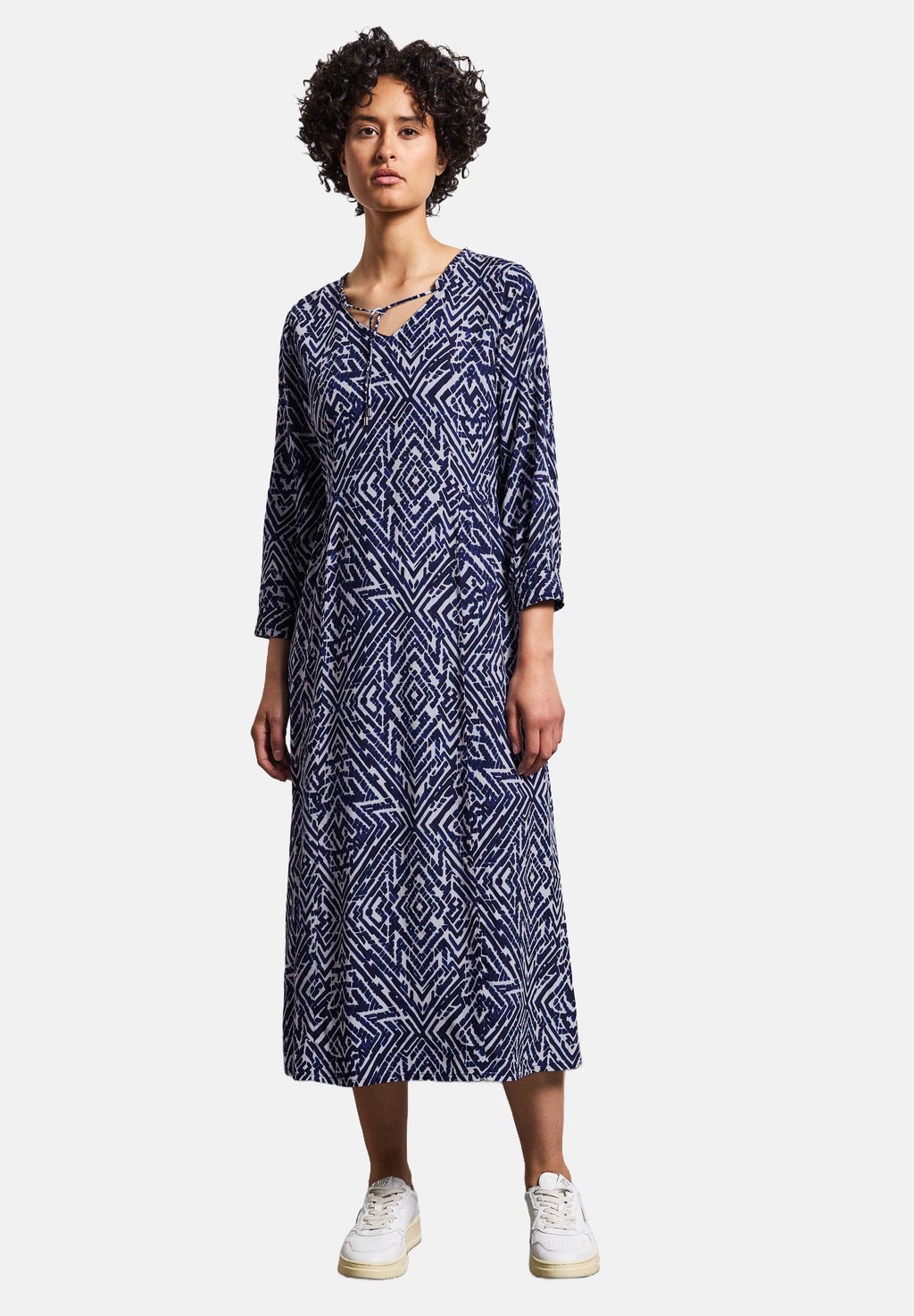 Повседневное платье GEMUSTERTES MIDI Street One, темно-синий
Повседневное платье GEMUSTERTES MIDI Street One, темно-синий