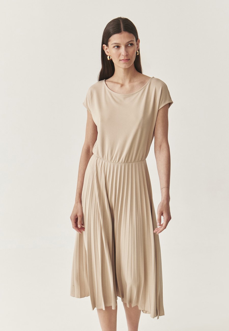 Платье TATUUM Day dress, Beige
Платье TATUUM Day dress, Beige