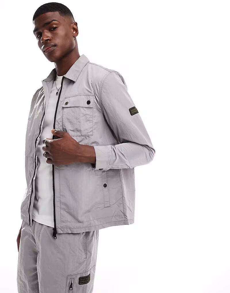 Верхняя рубашка Barbour International Inline цвета бледно-серого сланца
Верхняя рубашка Barbour International Inline цвета бледно-серого сланца