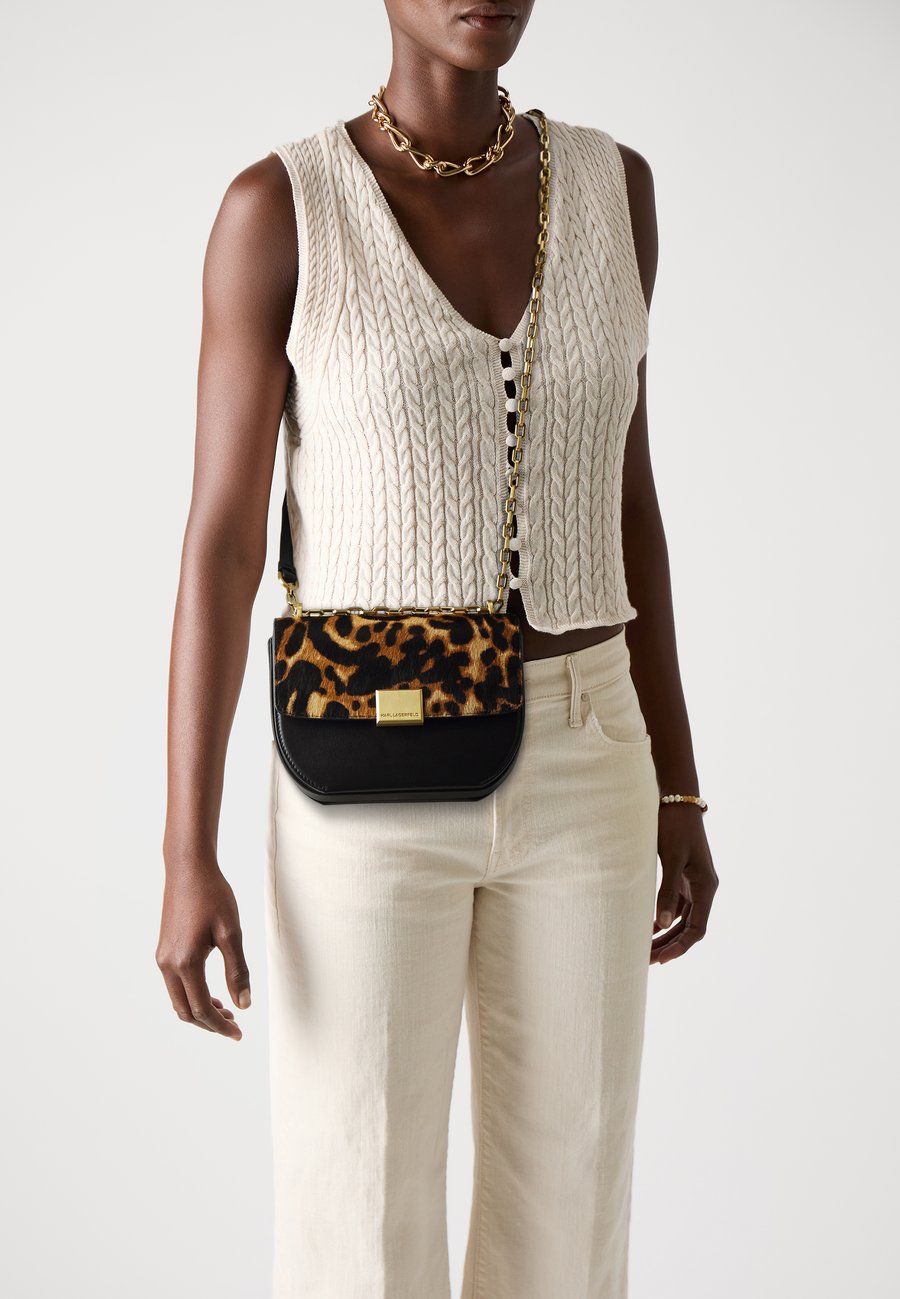 Сумка кросс-боди KARL LAGERFELD FOREVER PONY LEOPARD, Leopard/Multi-Coloured
Сумка кросс-боди KARL LAGERFELD FOREVER PONY LEOPARD, Leopard/Multi-Coloured