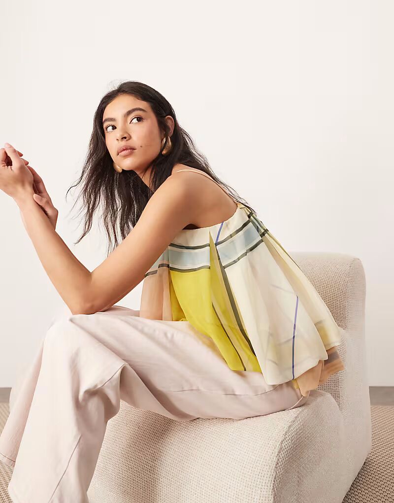 Топ ARRANGE с объемными бретельками и принтом в клетку 
Топ ARRANGE с объемными бретельками и принтом в клетку