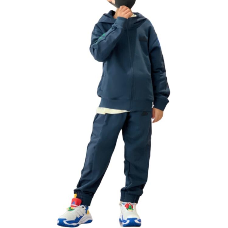 Спортивный костюм Adidas с курткой на молнии и капюшоном, темно-синий
Спортивный костюм Adidas с курткой на молнии и капюшоном, темно-синий