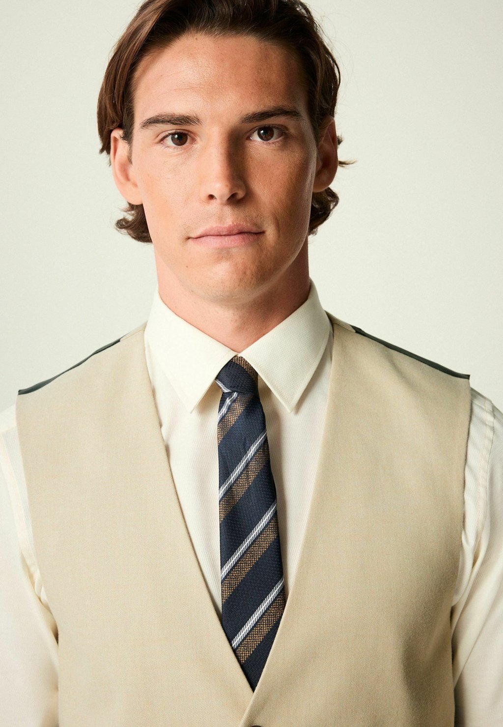 Костюмный жилет REGULAR FIT Next, бежевый
Костюмный жилет REGULAR FIT Next, бежевый