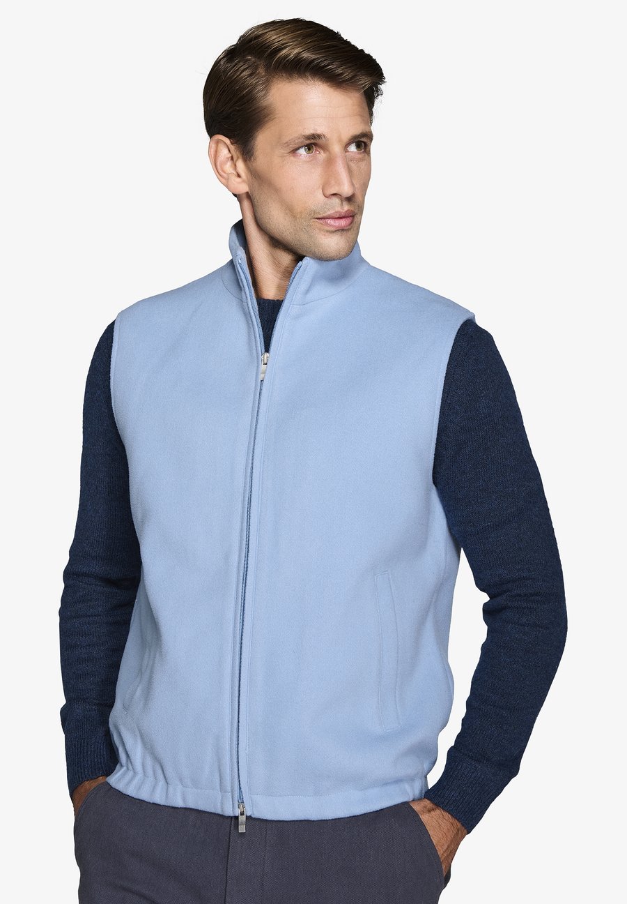Куртка Dan John Waistcoat, Light Blue Solid/Light Blue
Куртка Dan John Waistcoat, Light Blue Solid/Light Blue