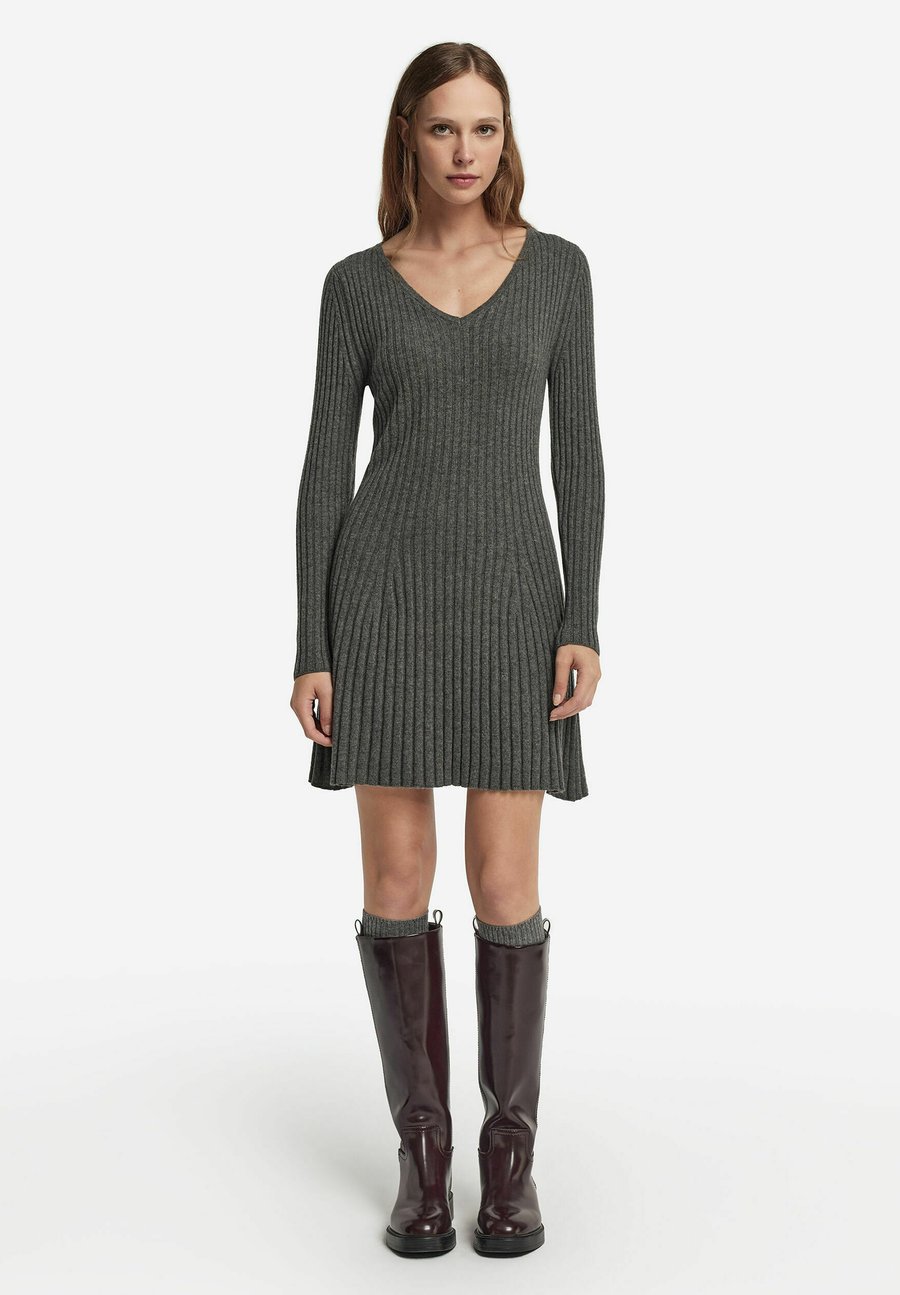 Платье Falconeri V-NECK, Grau/Dark Grey Melange/Mottled Dark Grey
Платье Falconeri V-NECK, Grau/Dark Grey Melange/Mottled Dark Grey