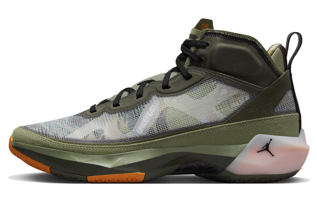 Непобежденный x Air Jordan 37
Непобежденный x Air Jordan 37