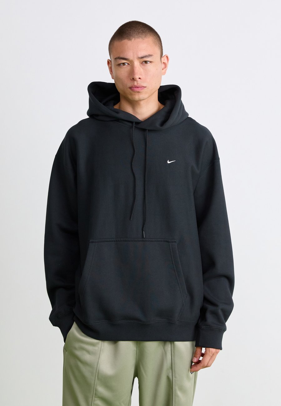 Толстовка Nike Sportswear SOLO HOODIE, Black/White/Black
Толстовка Nike Sportswear SOLO HOODIE, Black/White/Black