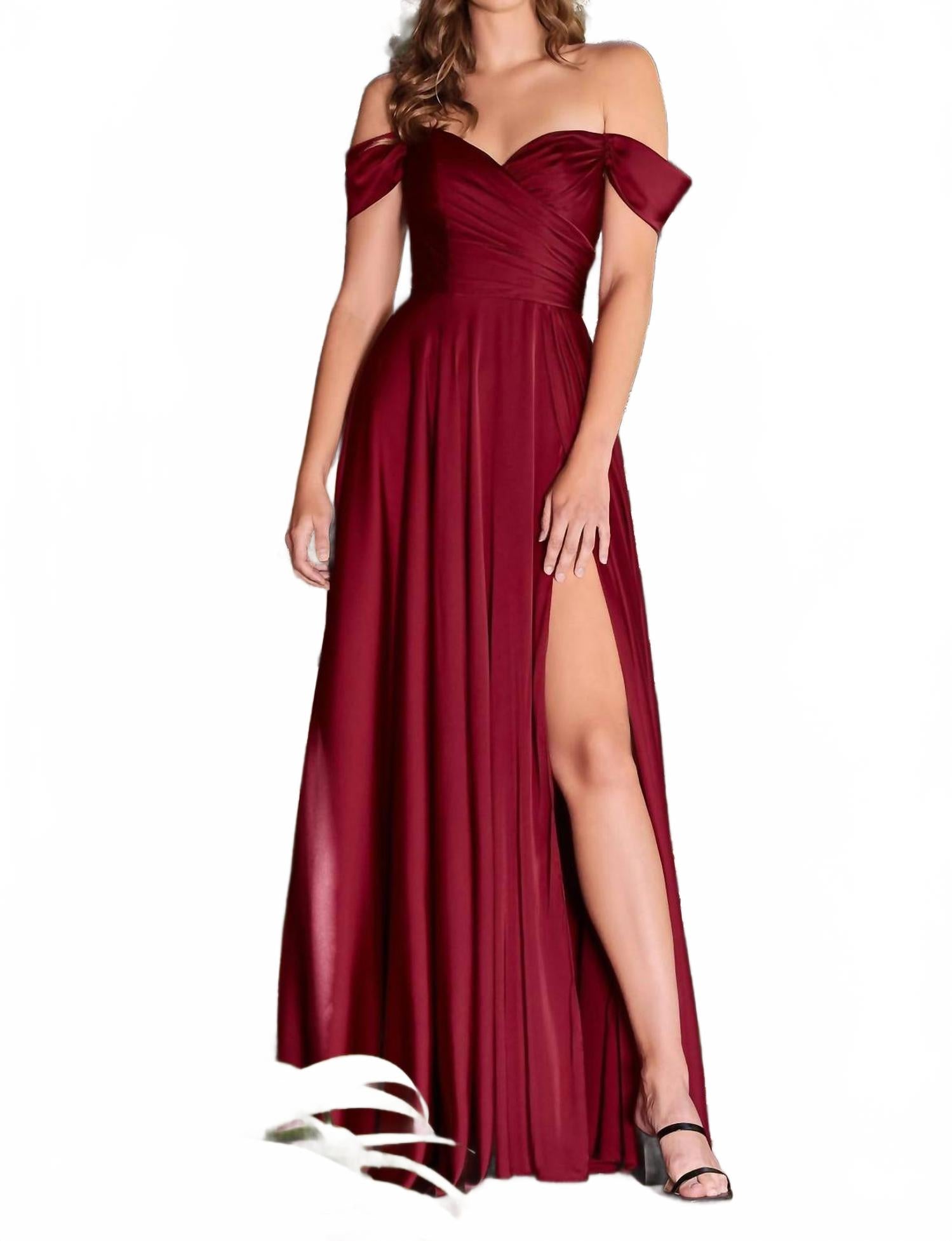 Платье-футляр из сатина с открытыми плечами в бордовом цвете Cinderella Divine
Платье-футляр из сатина с открытыми плечами в бордовом цвете Cinderella Divine