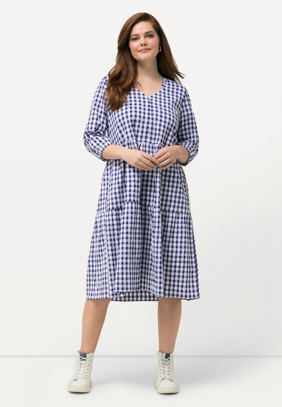 Платье Ulla Popken GINGHAM SEERSUCKER 3/4 SLEEVE, Navy Blue/Dark Blue
Платье Ulla Popken GINGHAM SEERSUCKER 3/4 SLEEVE, Navy Blue/Dark Blue