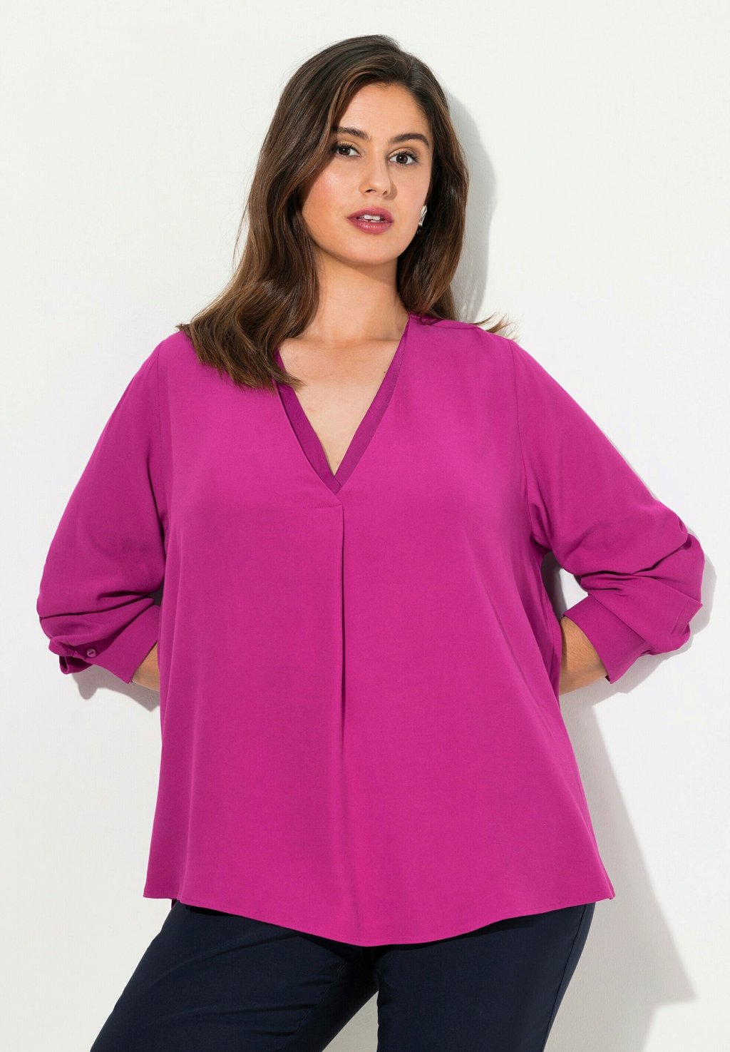 Блуза SHIMMERING NECKLINE LONG SLEEVE Ulla Popken, красный
Блуза SHIMMERING NECKLINE LONG SLEEVE Ulla Popken, красный