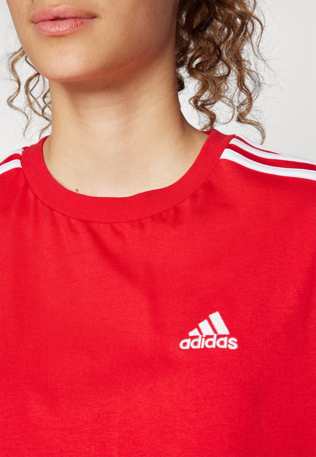 Футболка с набивным рисунком adidas Sportswear, лучше алого цвета Essentials 3 Stripes Single Cropped
Футболка с набивным рисунком adidas Sportswear, лучше алого цвета Essentials 3 Stripes Single Cropped