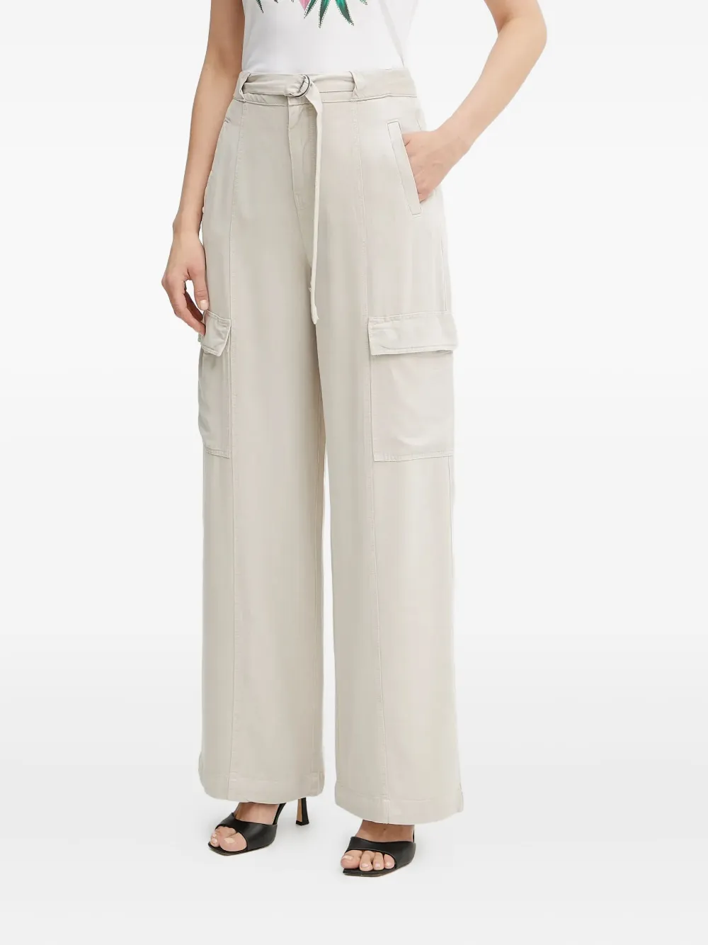 Брюки карго с поясом GUESS USA, нейтральный
Брюки карго с поясом GUESS USA, нейтральный