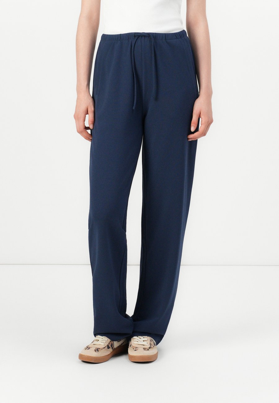 Брюки JDY JDYLOUISVILLE LIFE STRING PANT, Black Iris/Dark Blue
Брюки JDY JDYLOUISVILLE LIFE STRING PANT, Black Iris/Dark Blue