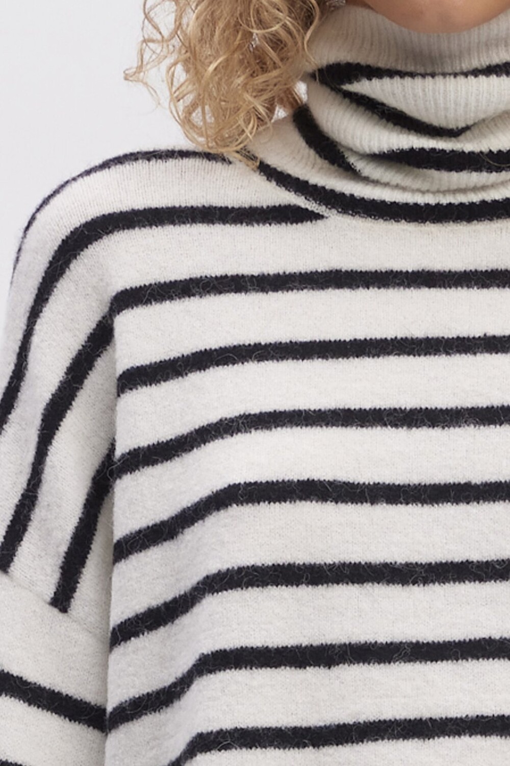 Свитер ALPHA ROLLNECK Gestuz, кремовый
Свитер ALPHA ROLLNECK Gestuz, кремовый