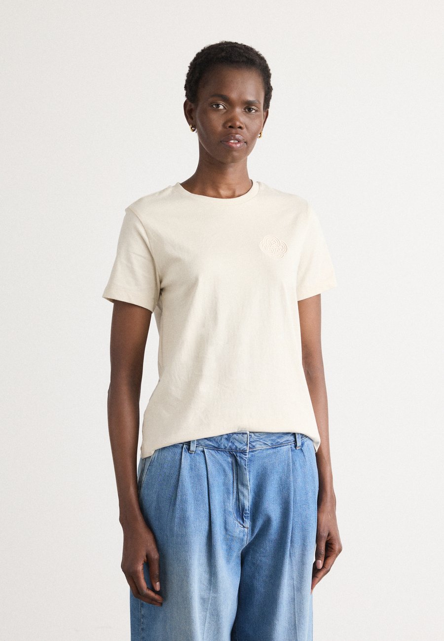 Футболка GANT GRAPHIC, Putty/Beige
Футболка GANT GRAPHIC, Putty/Beige