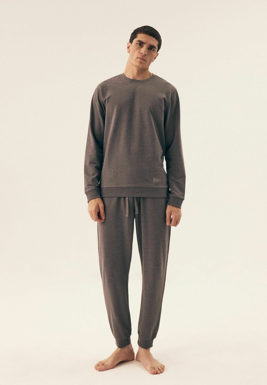 Пижамный комплект Henderson MUSK SET, Grey
Пижамный комплект Henderson MUSK SET, Grey