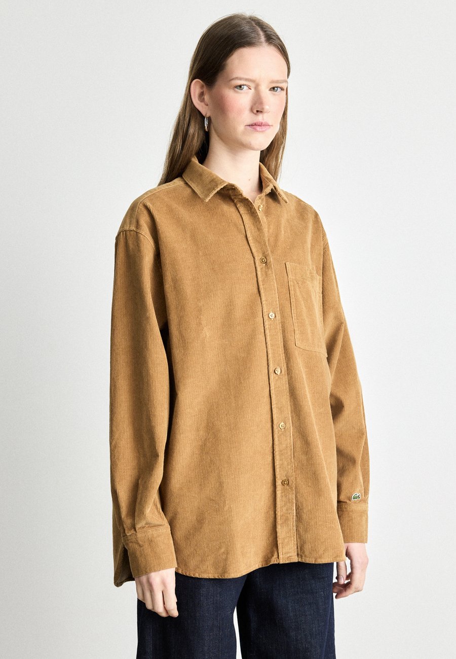 Блуза Lacoste Button-down blouse, Date Brown/Brown
Блуза Lacoste Button-down blouse, Date Brown/Brown