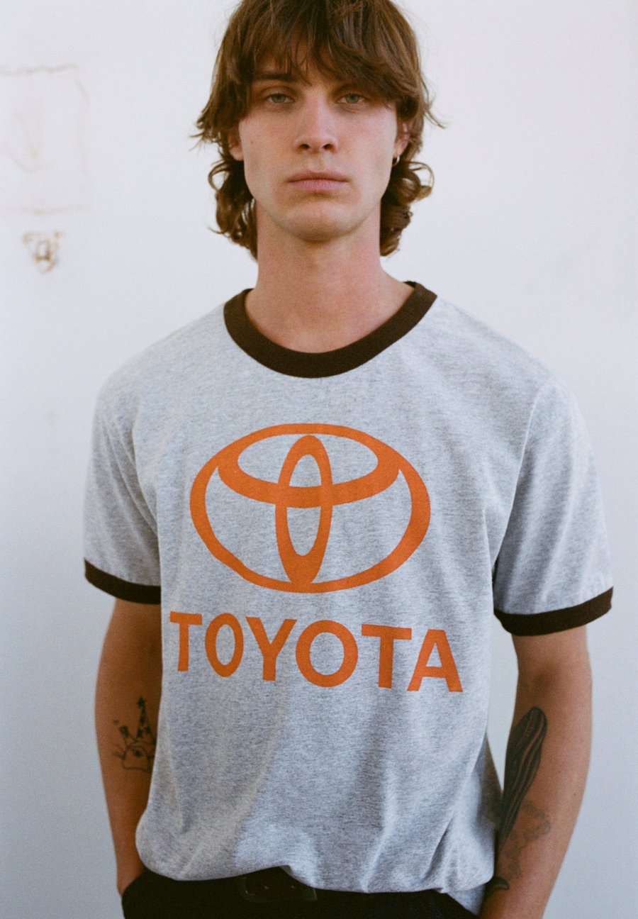 Футболка PULL&BEAR TOYOTA , Light Grey
Футболка PULL&BEAR TOYOTA , Light Grey