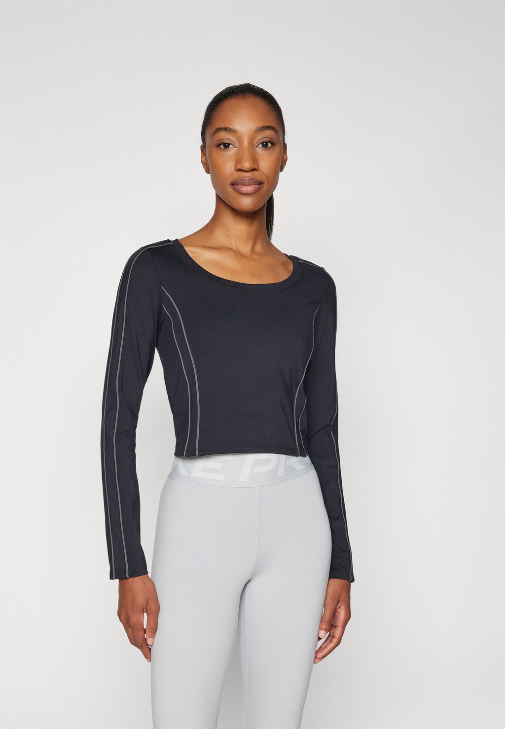 Топ с длинными рукавами ONE TOP CAPSULE Nike Performance, черный
Топ с длинными рукавами ONE TOP CAPSULE Nike Performance, черный