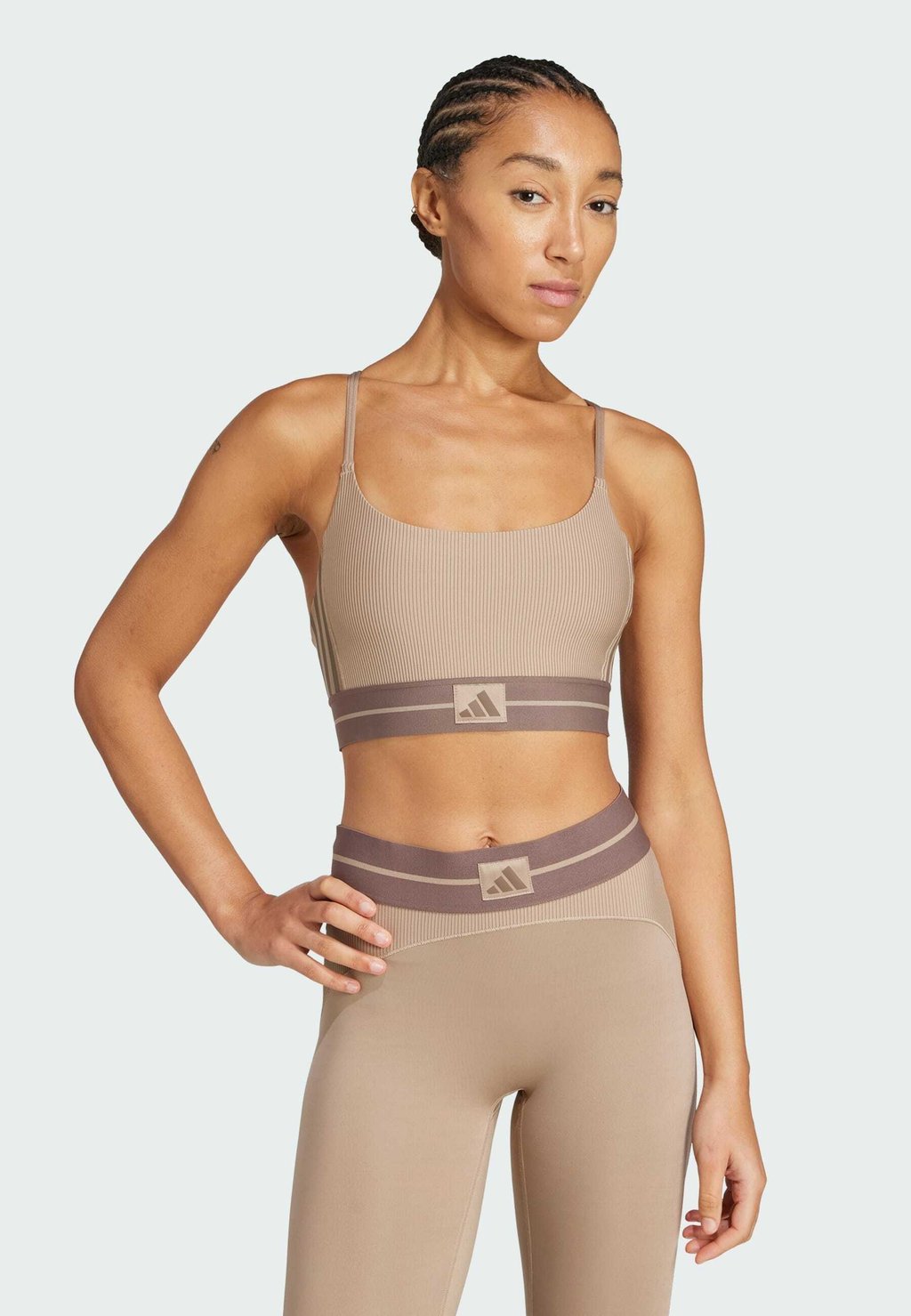 Спортивный бюстгальтер с легкой поддержкой Adidas Performance, коричневый
Спортивный бюстгальтер с легкой поддержкой Adidas Performance, коричневый