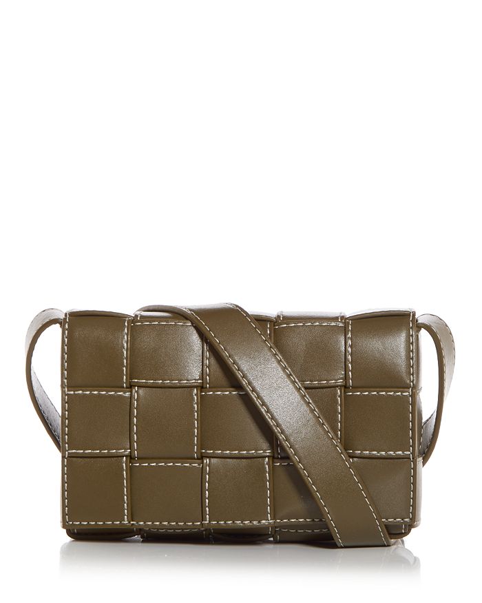 Маленькая кожаная сумка через плечо Cassette Intreccio Bottega Veneta, зеленый
Маленькая кожаная сумка через плечо Cassette Intreccio Bottega Veneta, зеленый