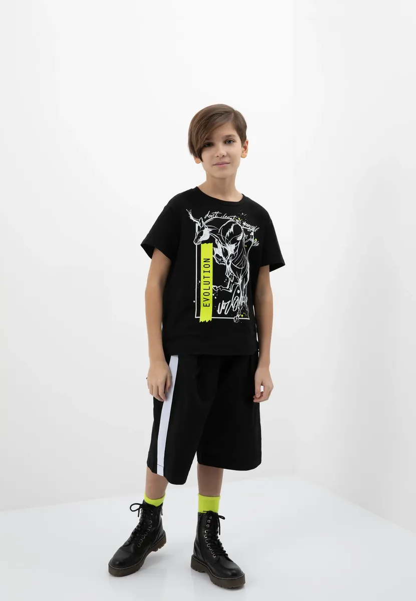 Шорты Gulliver с полосками по бокам, черный
Шорты Gulliver с полосками по бокам, черный