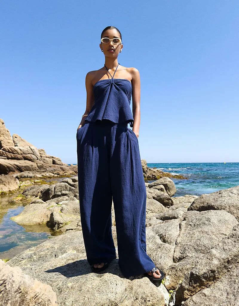 Широкие брюки Bershka в деревенском стиле с вытачками синего цвета
Широкие брюки Bershka в деревенском стиле с вытачками синего цвета