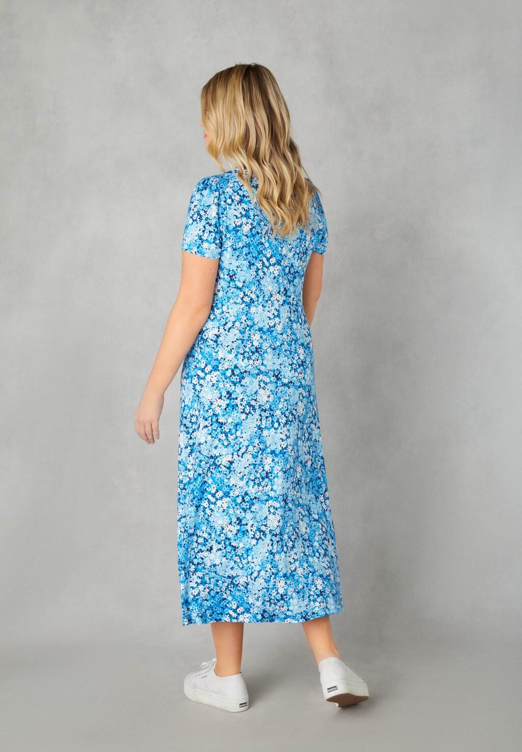 Платье из джерси FLORAL TIE FRONT MIDI Live Unlimited London, синий
Платье из джерси FLORAL TIE FRONT MIDI Live Unlimited London, синий