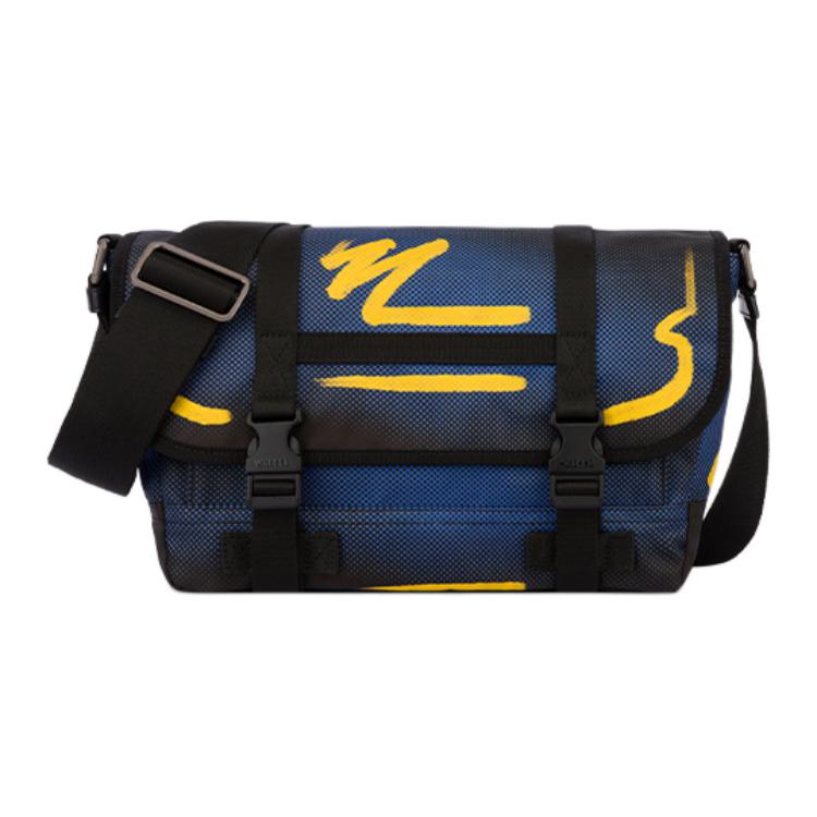 Сумка-мессенджер из полиэстера через плечо среднего размера мужская синяя MOSCHINO
Сумка-мессенджер из полиэстера через плечо среднего размера мужская синяя MOSCHINO