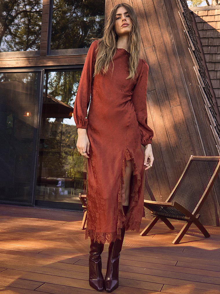 Платье Иларии Astr The Label, rust
Платье Иларии Astr The Label, rust