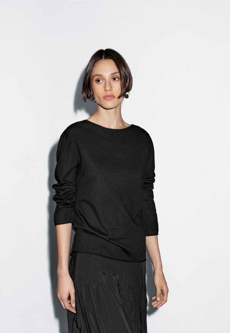Джемпер Massimo Dutti BOAT NECK LONG SLEEVE, Black
Джемпер Massimo Dutti BOAT NECK LONG SLEEVE, Black