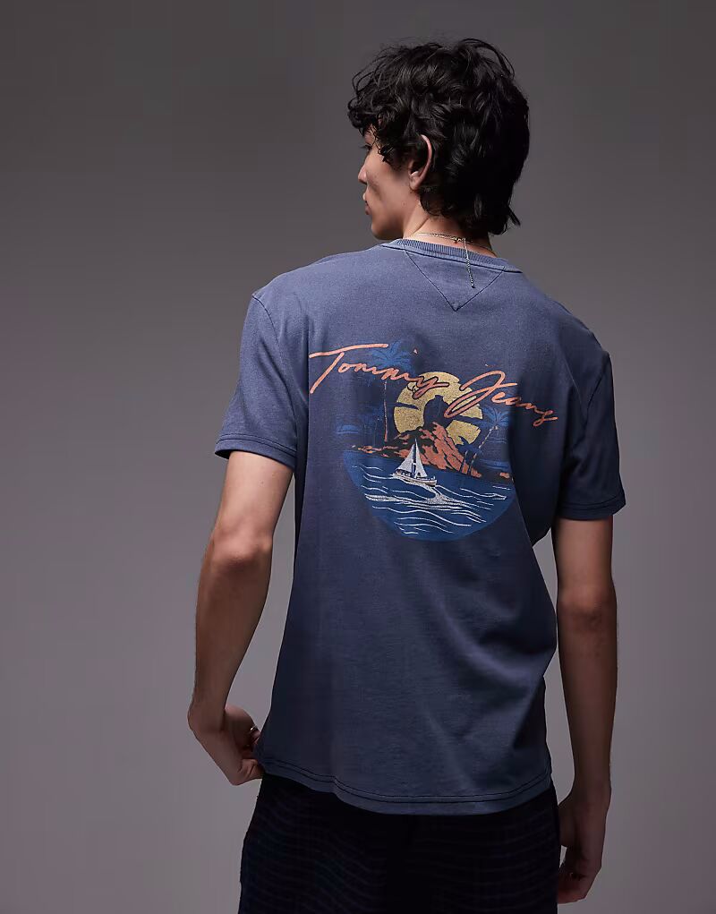 Футболка Tommy Jeans с графическим принтом на спине в стиле парусного спорта темно-синего цвета
Футболка Tommy Jeans с графическим принтом на спине в стиле парусного спорта темно-синего цвета
