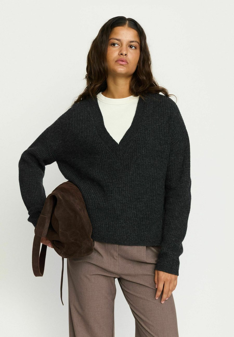 Джемпер Soft Rebels Jumper, Charcoal Melange/Dark Grey
Джемпер Soft Rebels Jumper, Charcoal Melange/Dark Grey