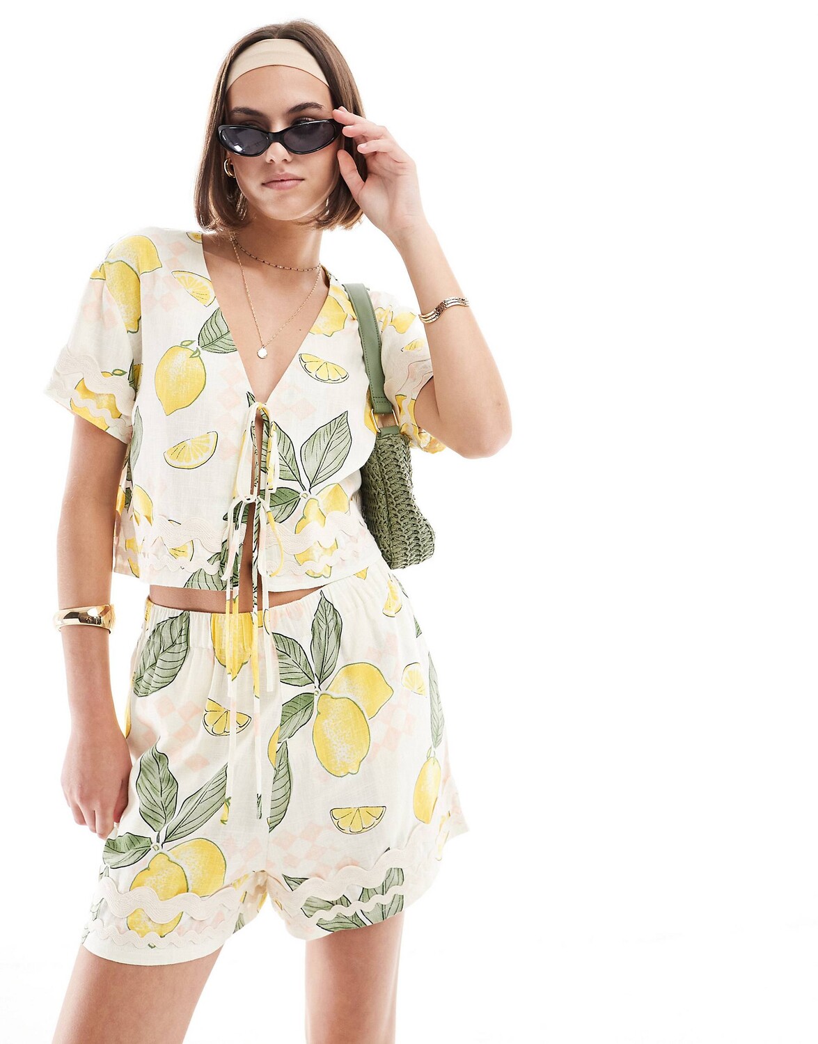 Шорты Asos Design Pull On With Rik Rak Trim In Lemon Print, желтый
Шорты Asos Design Pull On With Rik Rak Trim In Lemon Print, желтый