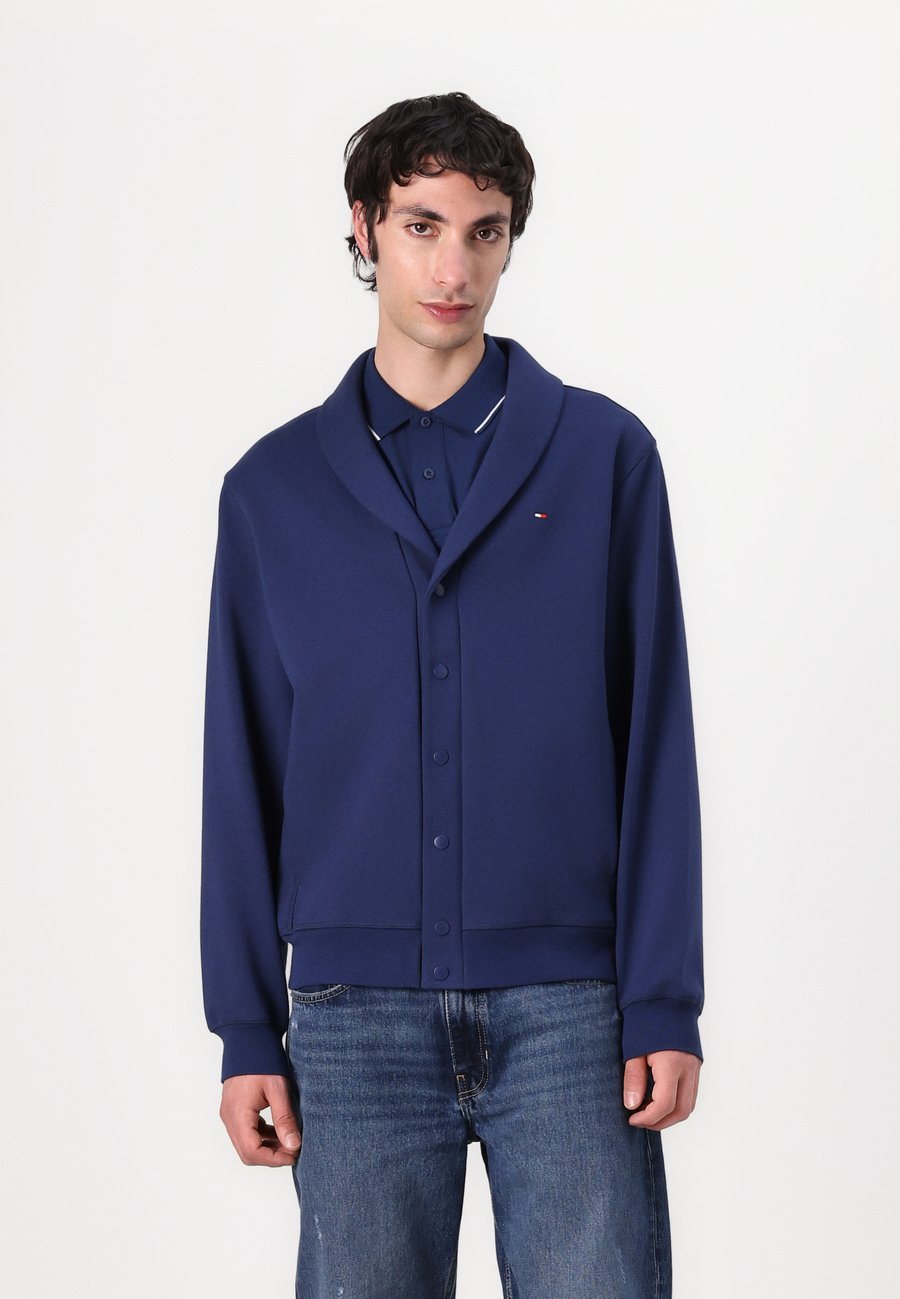 Толстовка Tommy Hilfiger BONDED SHAWL CARDIGAN, Preppy Navy/Blue
Толстовка Tommy Hilfiger BONDED SHAWL CARDIGAN, Preppy Navy/Blue