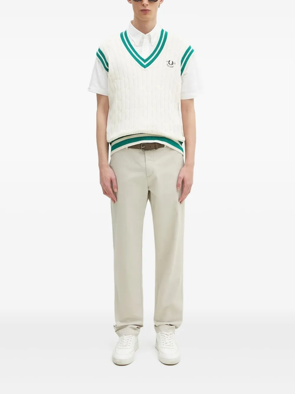 Жилет-свитер с V-образным вырезом, вязка косами Fred Perry, нейтральный
Жилет-свитер с V-образным вырезом, вязка косами Fred Perry, нейтральный