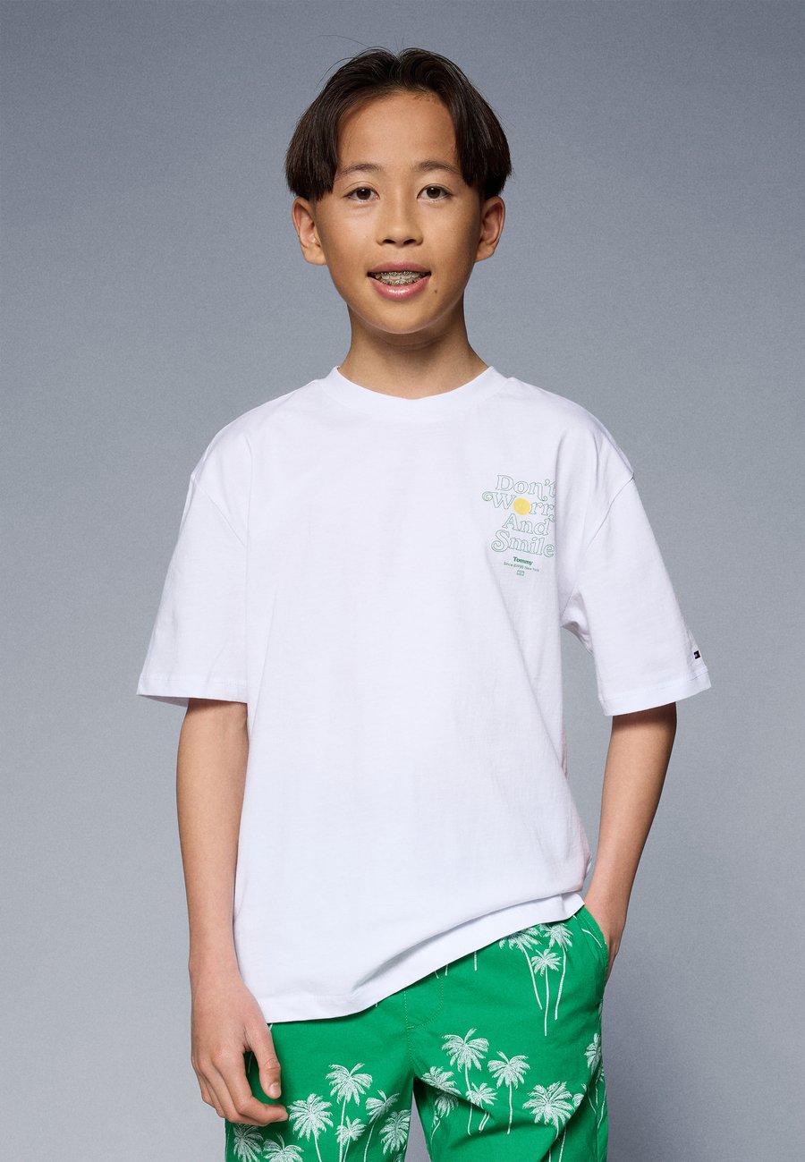 Футболка Tommy Hilfiger FUN GRAPHIC TEE UNISEX, White
Футболка Tommy Hilfiger FUN GRAPHIC TEE UNISEX, White