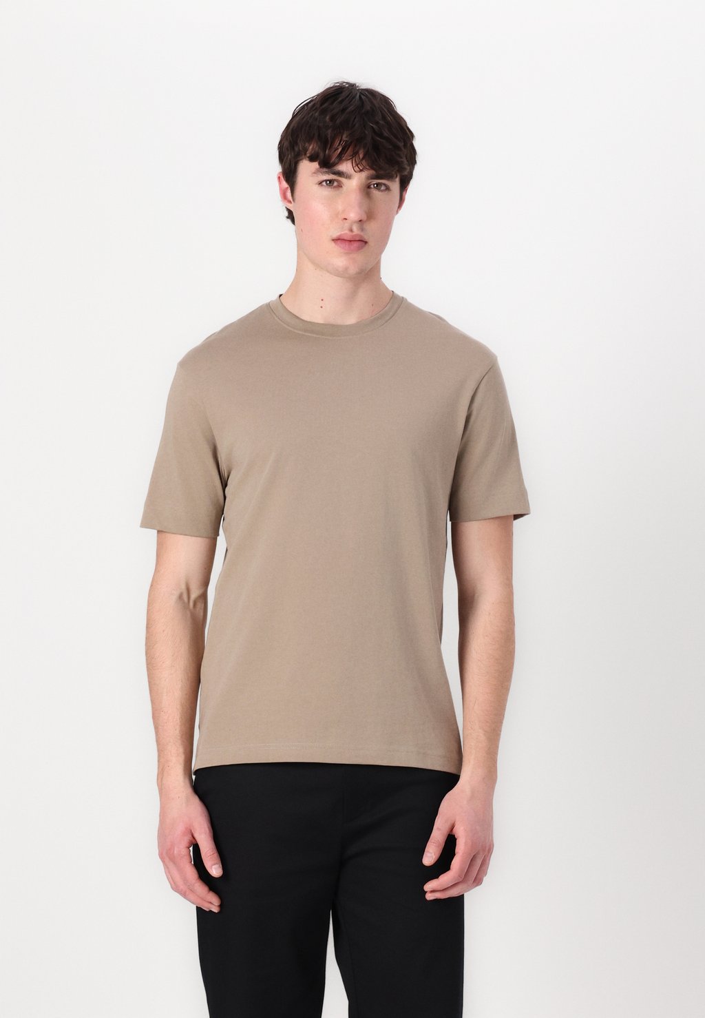 Базовая футболка RAPHAEL DRYKORN, серо-коричневый
Базовая футболка RAPHAEL DRYKORN, серо-коричневый