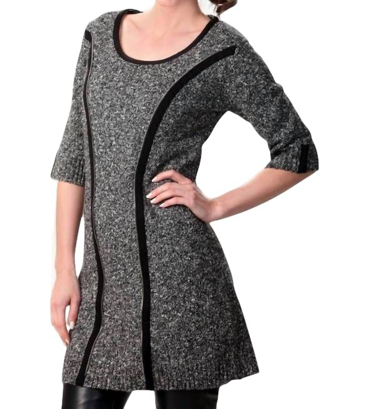 Платье в полоску из трикотажного полотна «Букле» в черном/белом цвете ANGEL
Платье в полоску из трикотажного полотна «Букле» в черном/белом цвете ANGEL