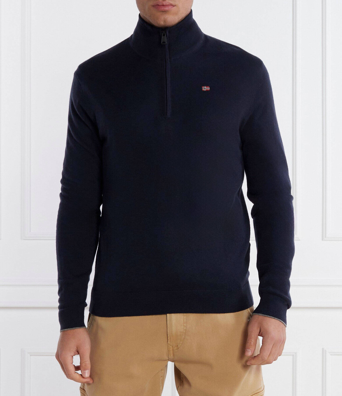 Свитер из шерсти Napapijri DAMAVAND Regular Fit, темно-синий
Свитер из шерсти Napapijri DAMAVAND Regular Fit, темно-синий