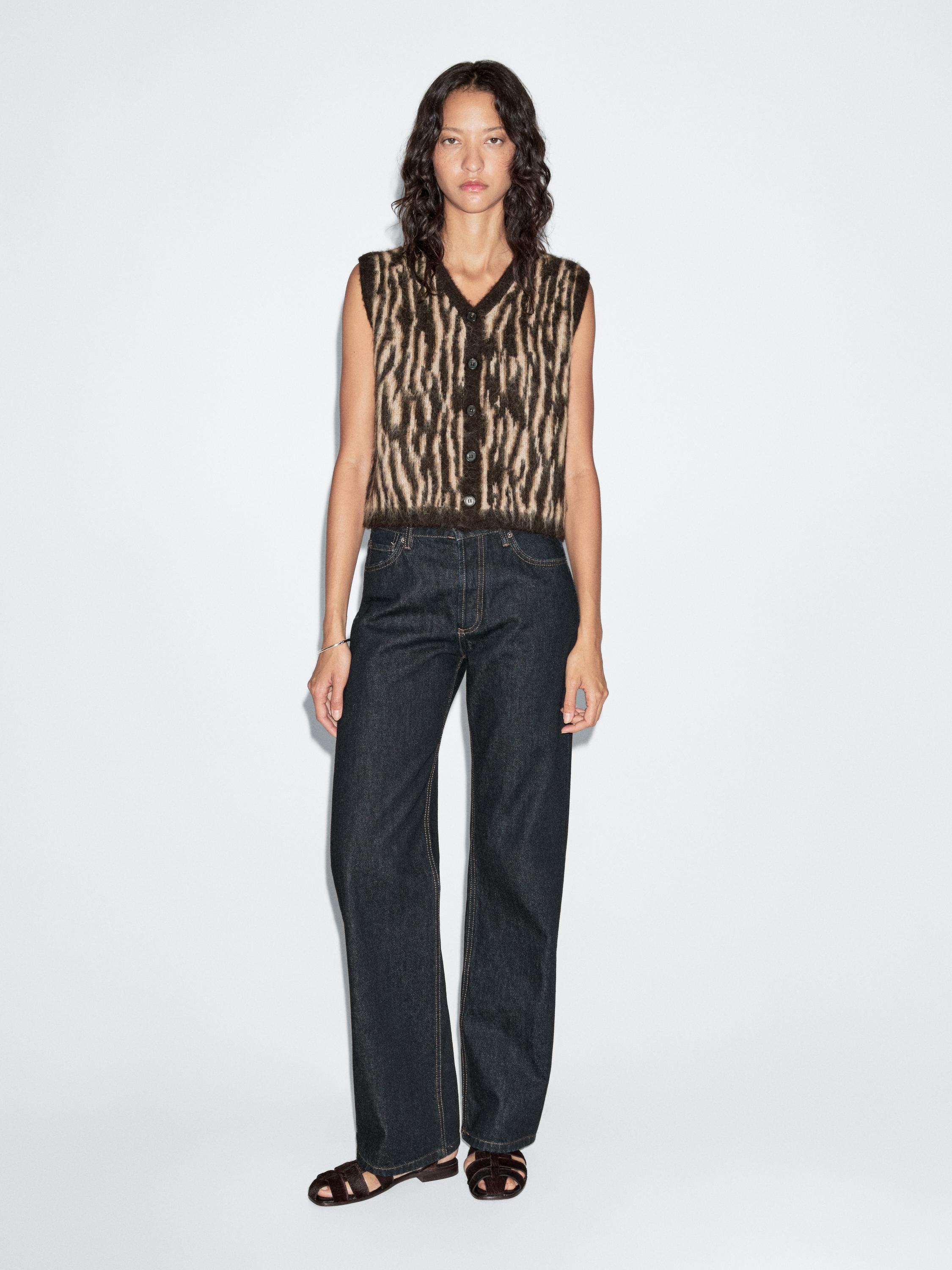 Жилет из шерстяной смеси с анималистичным принтом Massimo Dutti, коричневый
Жилет из шерстяной смеси с анималистичным принтом Massimo Dutti, коричневый