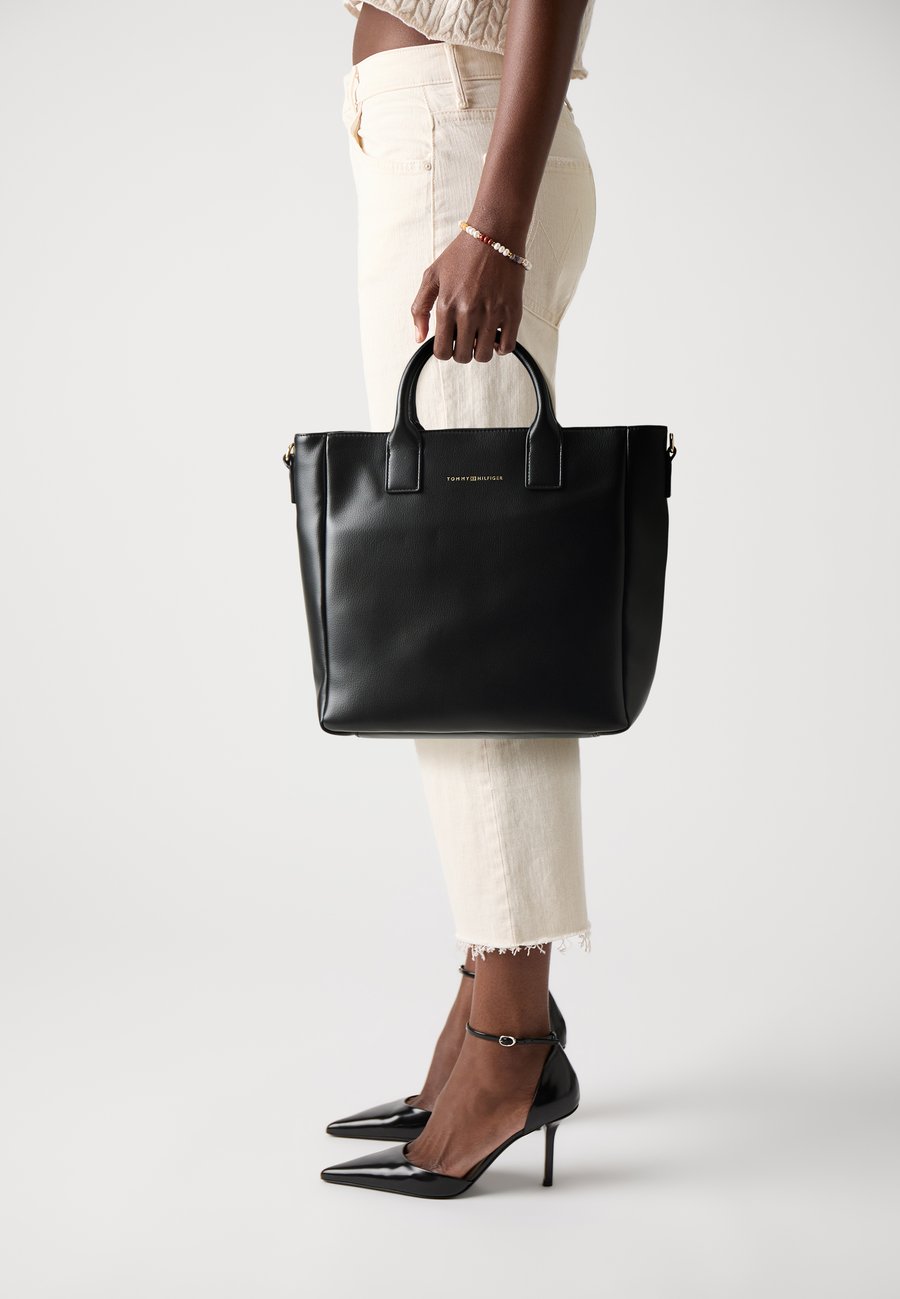 Сумка-шоппер Tommy Hilfiger CASUAL, Black
Сумка-шоппер Tommy Hilfiger CASUAL, Black