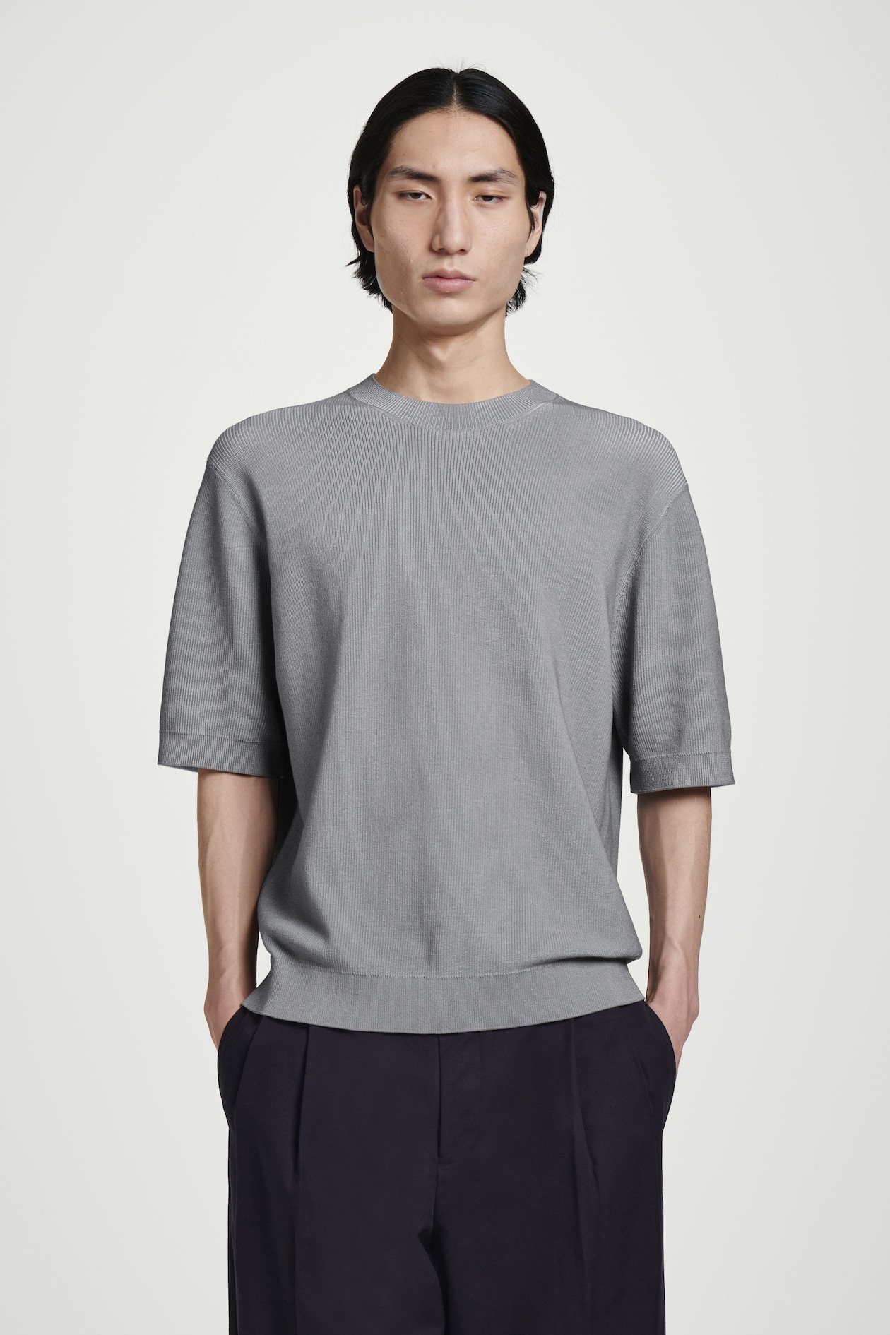 Трикотажная футболка свободного покроя COS, серый
Трикотажная футболка свободного покроя COS, серый