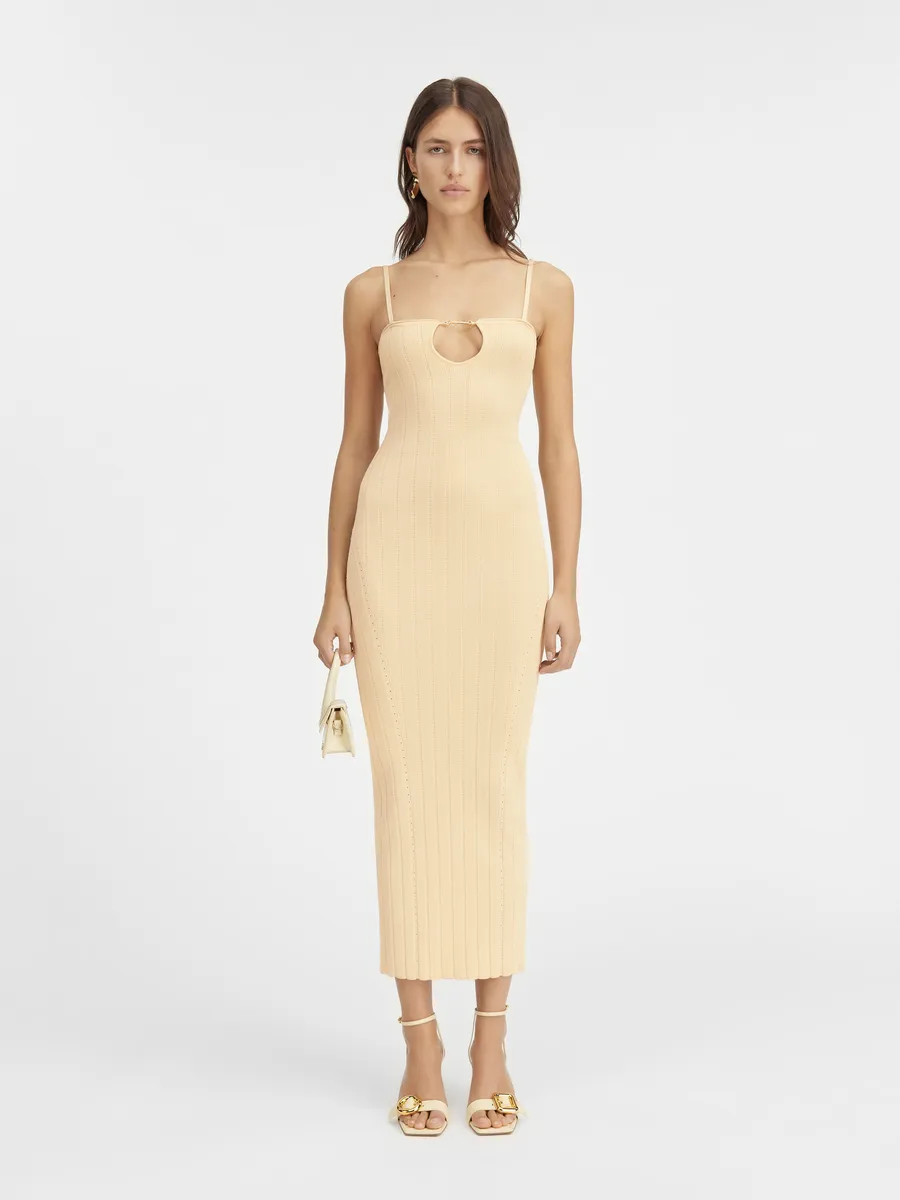 Вязаное нижнее платье Сьерра-бретель Jacquemus, слоновая кость