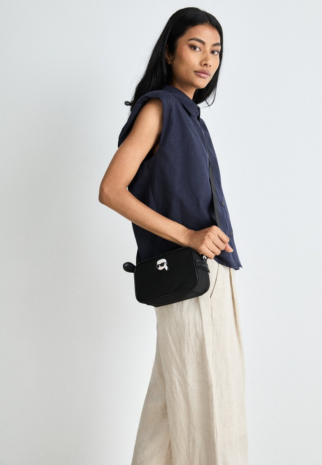 Сумка через плечо KARL LAGERFELD, черный
Сумка через плечо KARL LAGERFELD, черный