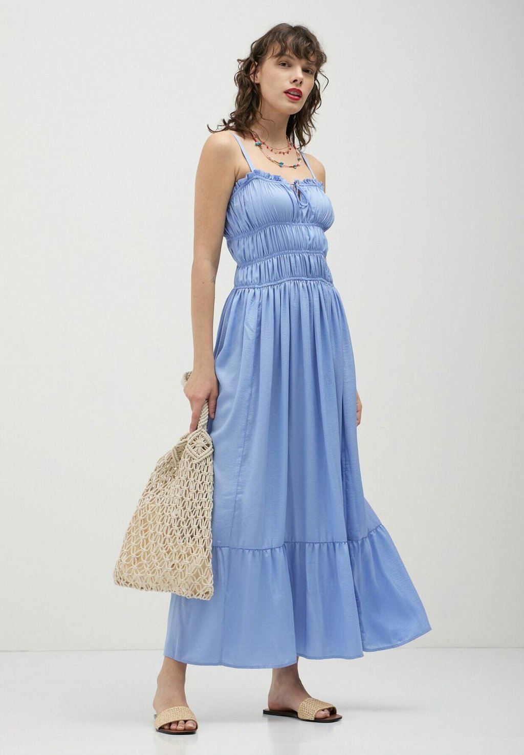 Платье макси CORPETTO PUNTO SMOCK Calliope, светло-голубой
Платье макси CORPETTO PUNTO SMOCK Calliope, светло-голубой