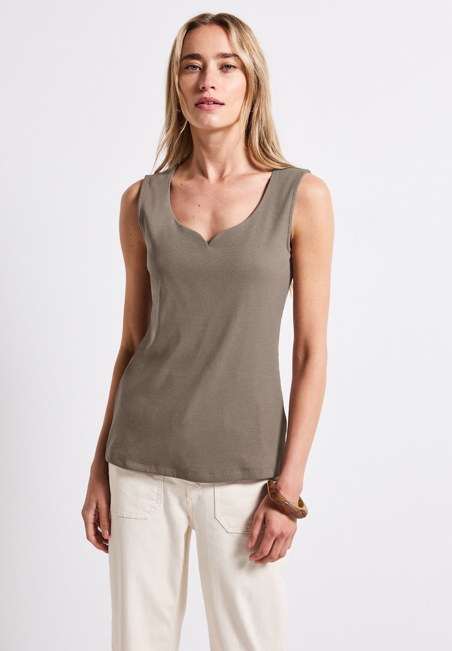 Топ Street One MIT HERZAUSSCHNITT, Braun/Mottled Beige
Топ Street One MIT HERZAUSSCHNITT, Braun/Mottled Beige