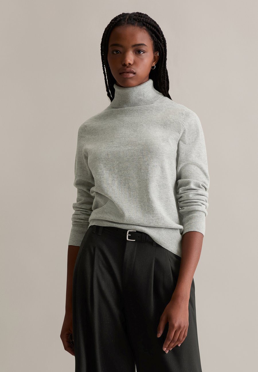 Джемпер Marc O'Polo DENIM LONGSLEEVE TURTLENECK, Stone Melange/Light Grey
Джемпер Marc O'Polo DENIM LONGSLEEVE TURTLENECK, Stone Melange/Light Grey