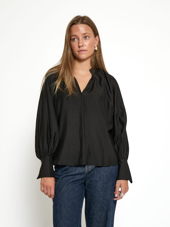 Блузка черного цвета Peppercorn
Блузка черного цвета Peppercorn